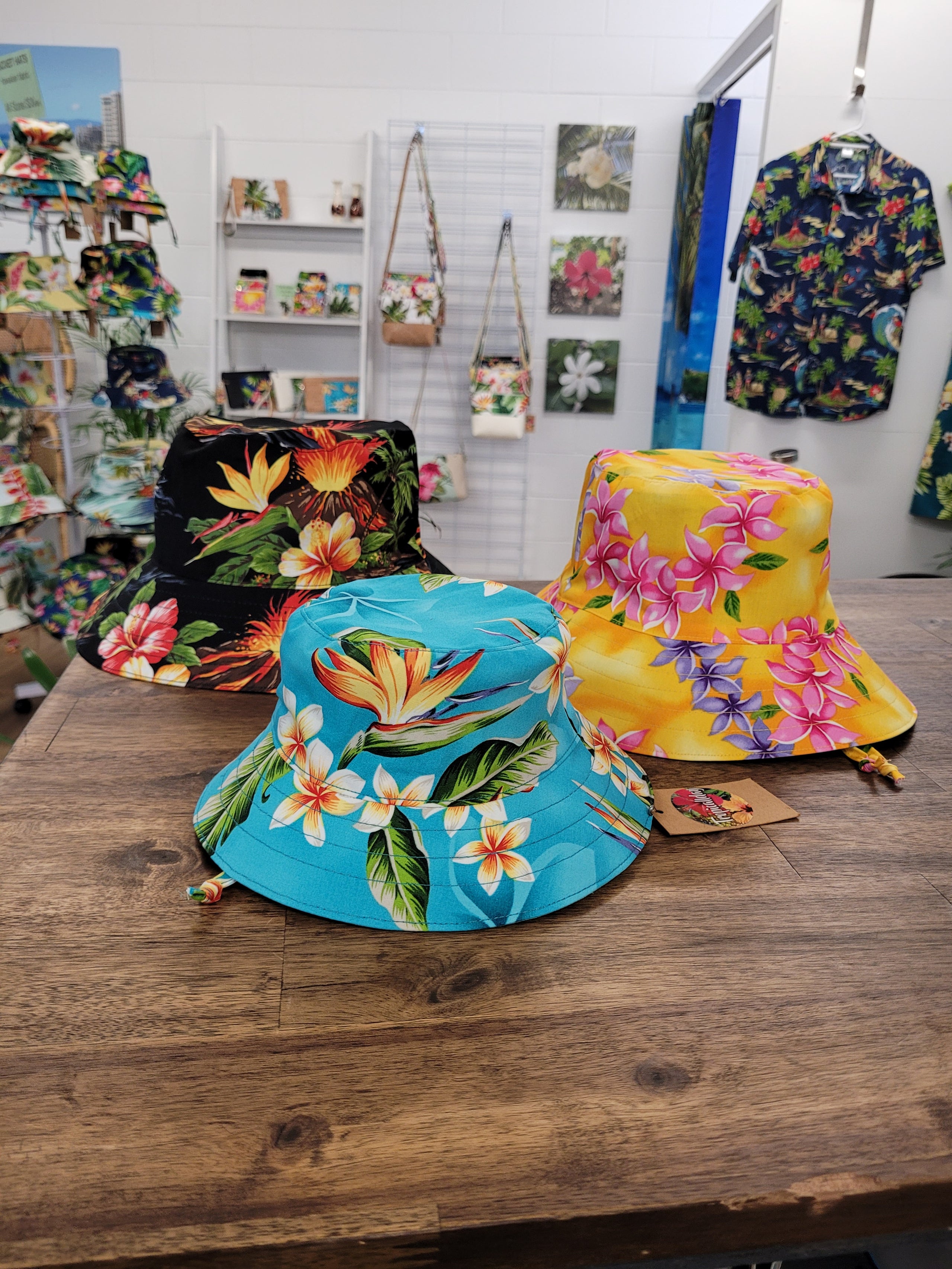 Hawaiian floral print bucket clearance hats